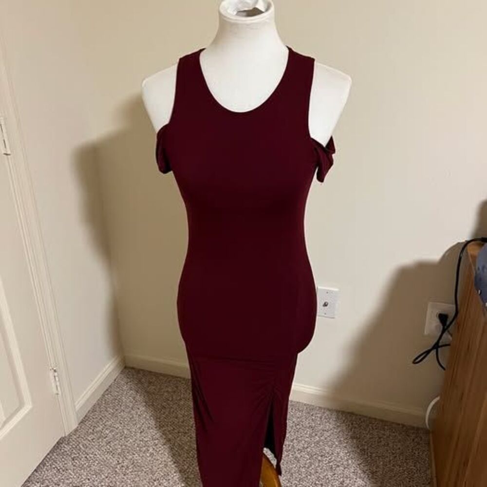 SiSi Burgundy Cold Shoulder Dress Size S